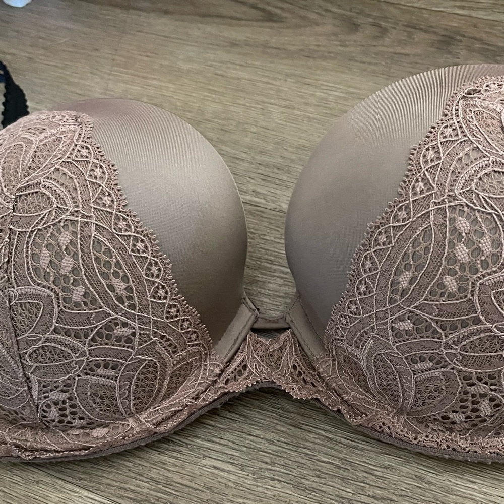 Victoria’s Secret Very Sexy Push Up Strappy Lace Bra. - Picture 6 of 11